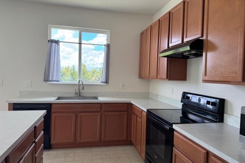 House in Winter Haven, Florida 4 bedrooms, 280.19 sq.m. № 2215466 - photo 2