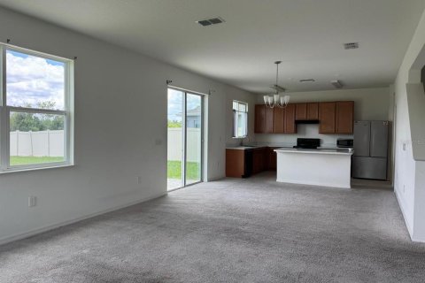 House in Winter Haven, Florida 4 bedrooms, 280.19 sq.m. № 2215466 - photo 4