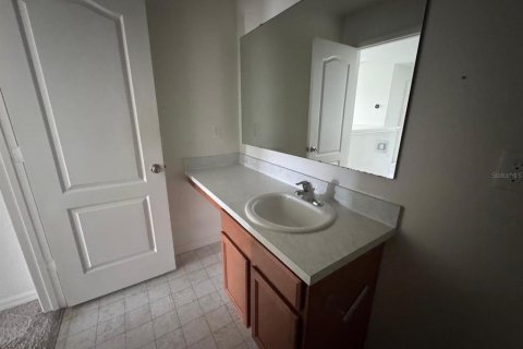 House in Winter Haven, Florida 4 bedrooms, 280.19 sq.m. № 2215466 - photo 15