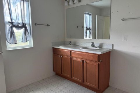House in Winter Haven, Florida 4 bedrooms, 280.19 sq.m. № 2215466 - photo 10