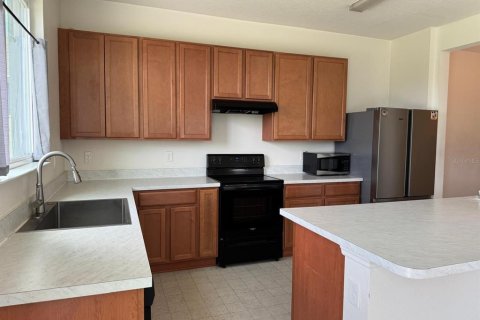 House in Winter Haven, Florida 4 bedrooms, 280.19 sq.m. № 2215466 - photo 3