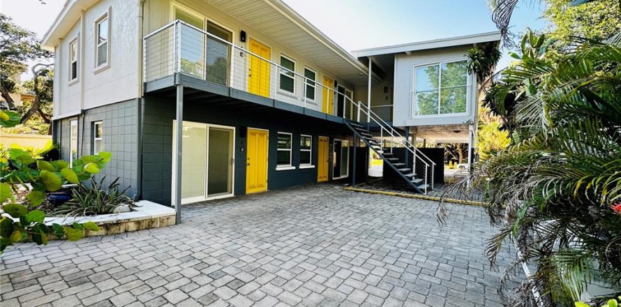 Propiedad comercial en Sarasota, Florida 6 dormitorios, 263.1 m2 № 1249653