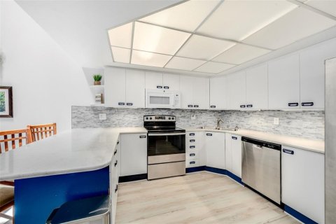 Townhouse in Titusville, Florida 3 bedrooms, 133.41 sq.m. № 1883387 - photo 6
