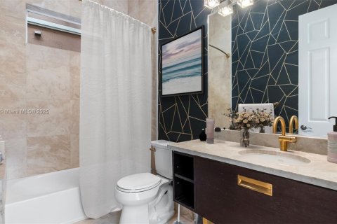 House in Dania Beach, Florida 4 bedrooms, 286.51 sq.m. № 1976257 - photo 13