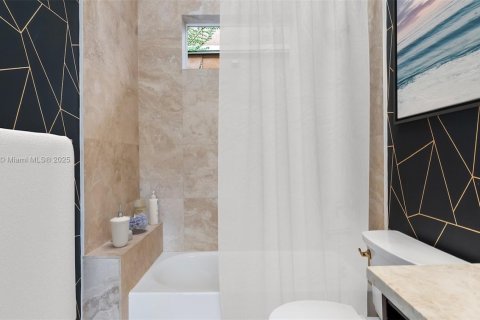 House in Dania Beach, Florida 4 bedrooms, 286.51 sq.m. № 1976257 - photo 14