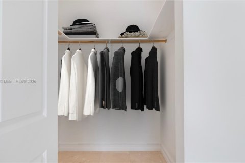 House in Dania Beach, Florida 4 bedrooms, 286.51 sq.m. № 1976257 - photo 28