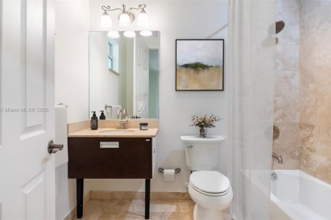 House in Dania Beach, Florida 4 bedrooms, 286.51 sq.m. № 1976257 - photo 26