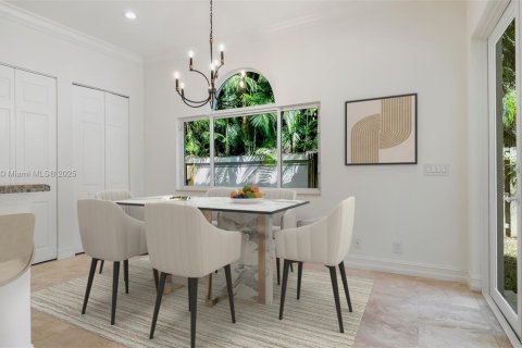 House in Dania Beach, Florida 4 bedrooms, 286.51 sq.m. № 1976257 - photo 12