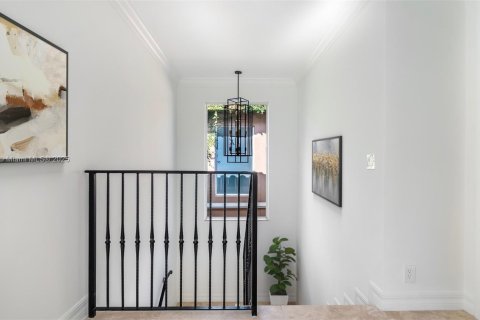 House in Dania Beach, Florida 4 bedrooms, 286.51 sq.m. № 1976257 - photo 18