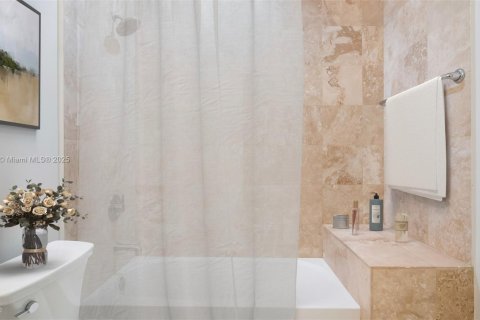 House in Dania Beach, Florida 4 bedrooms, 286.51 sq.m. № 1976257 - photo 27