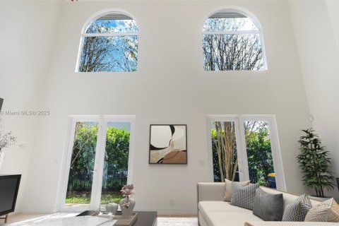 House in Dania Beach, Florida 4 bedrooms, 286.51 sq.m. № 1976257 - photo 4