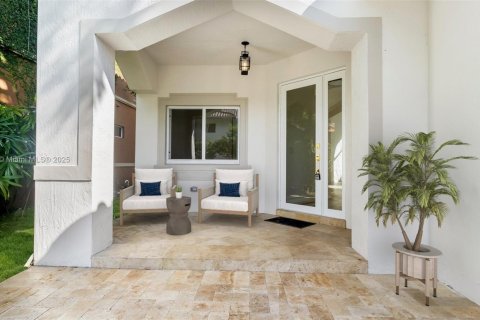 House in Dania Beach, Florida 4 bedrooms, 286.51 sq.m. № 1976257 - photo 2