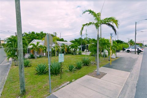 Commercial property in Dania Beach, Florida № 1694579 - photo 1