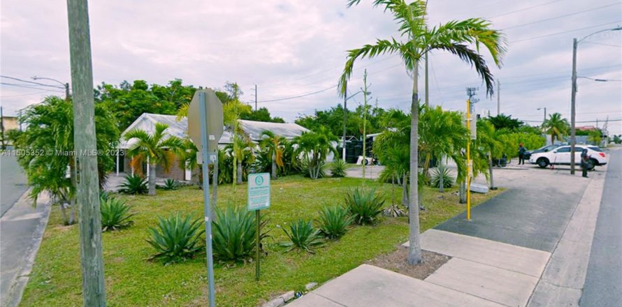 Commercial property in Dania Beach, Florida № 1694579