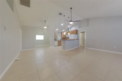 Villa ou maison à louer à Port Charlotte, Floride: 3 chambres, 132.29 m2 № 2385949 - photo 2