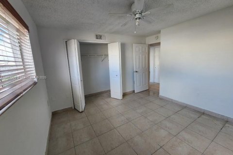 Condominio en venta en Hialeah, Florida, 3 dormitorios, 100.43 m2 № 1802684 - foto 6