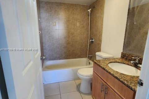 Condominio en venta en Hialeah, Florida, 3 dormitorios, 100.43 m2 № 1802684 - foto 10