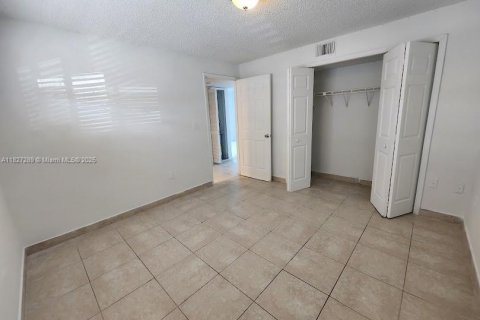 Condominio en venta en Hialeah, Florida, 3 dormitorios, 100.43 m2 № 1802684 - foto 7