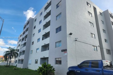 Condominio en venta en Hialeah, Florida, 3 dormitorios, 100.43 m2 № 1802684 - foto 3