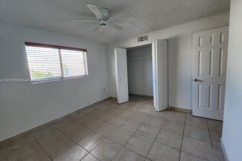Condominio en venta en Hialeah, Florida, 3 dormitorios, 100.43 m2 № 1802684 - foto 5