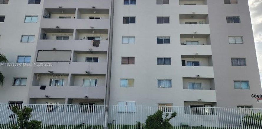 Condominio en Hialeah, Florida, 3 dormitorios № 1802684
