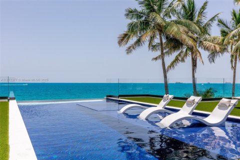 House in Fort Lauderdale, Florida 5 bedrooms, 955.87 sq.m. № 1726256 - photo 21
