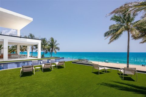 House in Fort Lauderdale, Florida 5 bedrooms, 955.87 sq.m. № 1726256 - photo 25