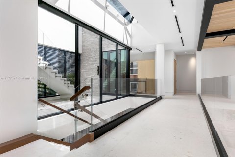 House in Fort Lauderdale, Florida 5 bedrooms, 955.87 sq.m. № 1726256 - photo 14