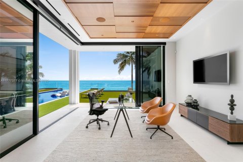House in Fort Lauderdale, Florida 5 bedrooms, 955.87 sq.m. № 1726256 - photo 12