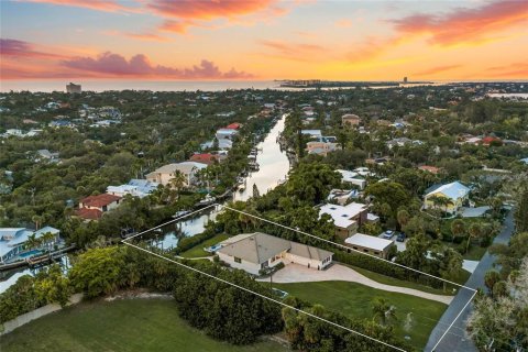Villa ou maison à vendre à Sarasota, Floride: 3 chambres, 255.95 m2 № 2302336 - photo 2