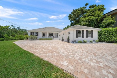 Villa ou maison à vendre à Sarasota, Floride: 3 chambres, 255.95 m2 № 2302336 - photo 9
