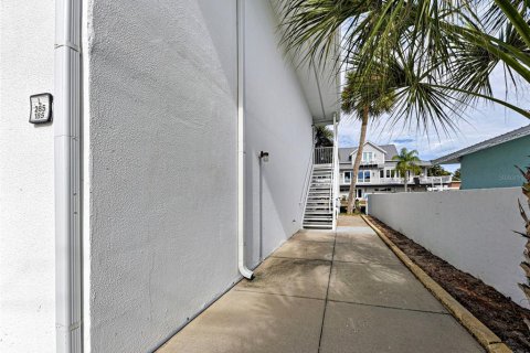 Condominio en venta en Venice, Florida, 1 dormitorio, 61.32 m2 № 2121808 - foto 2