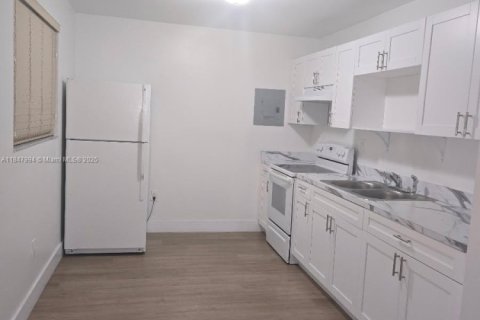 Apartamento en alquiler en Hialeah, Florida, 2 dormitorios № 1849201 - foto 3