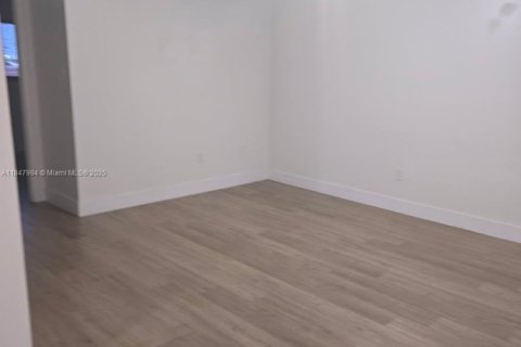 Apartamento en alquiler en Hialeah, Florida, 2 dormitorios № 1849201 - foto 2