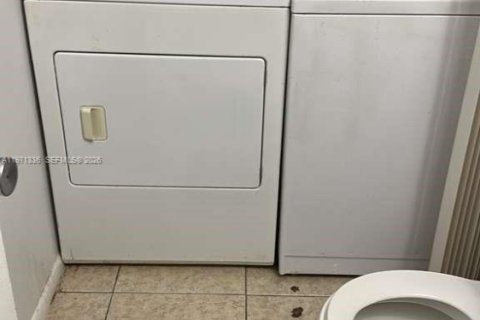 Купить таунхаус в Лодерхилл, Флорида 2 спальни, 80.64м2, № 2079483 - фото 13