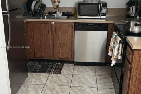 Купить таунхаус в Лодерхилл, Флорида 2 спальни, 80.64м2, № 2079483 - фото 15