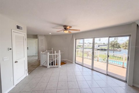 Casa en venta en Hernando Beach, Florida, 5 dormitorios, 280.75 m2 № 2310211 - foto 17