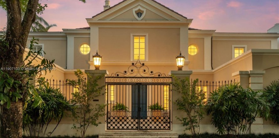 Villa ou maison à Coral Gables, Floride 3 chambres, 305.93 m2 № 1968640