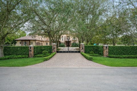 Купить виллу или дом в Майами, Флорида 8 спален, 621.89м2, № 2025905 - фото 2