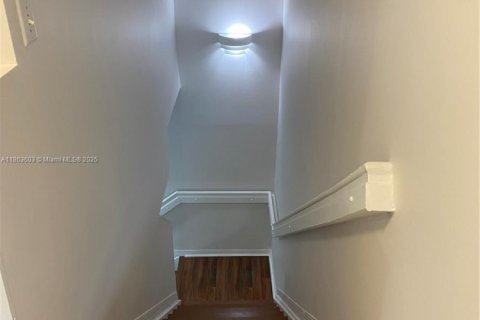 Townhouse in Miramar, Florida 3 bedrooms, 143.72 sq.m. № 1893480 - photo 16