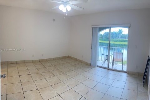 Townhouse in Miramar, Florida 3 bedrooms, 143.72 sq.m. № 1893480 - photo 11