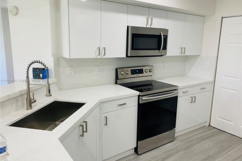 Townhouse in Miramar, Florida 3 bedrooms, 143.72 sq.m. № 1893480 - photo 6