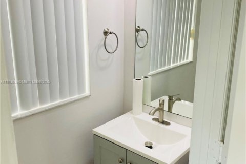 Townhouse in Miramar, Florida 3 bedrooms, 143.72 sq.m. № 1893480 - photo 8