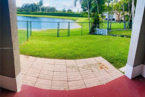 Townhouse in Miramar, Florida 3 bedrooms, 143.72 sq.m. № 1893480 - photo 23