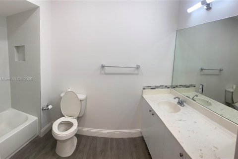 Townhouse in Miramar, Florida 3 bedrooms, 143.72 sq.m. № 1893480 - photo 9