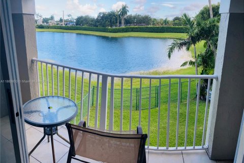 Townhouse in Miramar, Florida 3 bedrooms, 143.72 sq.m. № 1893480 - photo 13