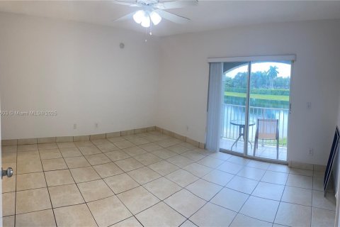 Townhouse in Miramar, Florida 3 bedrooms, 143.72 sq.m. № 1893480 - photo 12