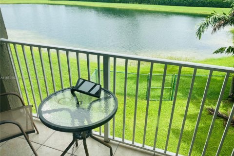 Townhouse in Miramar, Florida 3 bedrooms, 143.72 sq.m. № 1893480 - photo 14