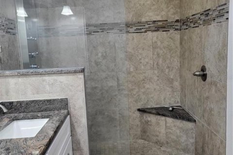 Casa en alquiler en Saint Petersburg, Florida, 2 dormitorios, 130.06 m2 № 1918979 - foto 23