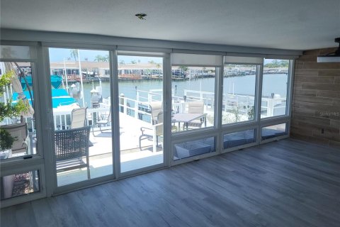 Casa en alquiler en Saint Petersburg, Florida, 2 dormitorios, 130.06 m2 № 1918979 - foto 6